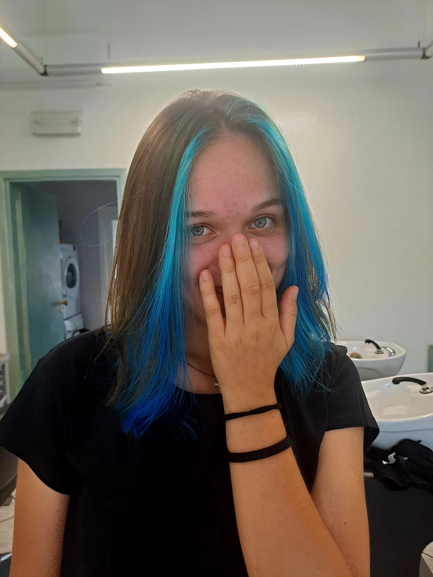Colore vivace blu realizzato da Madame Hairstylist