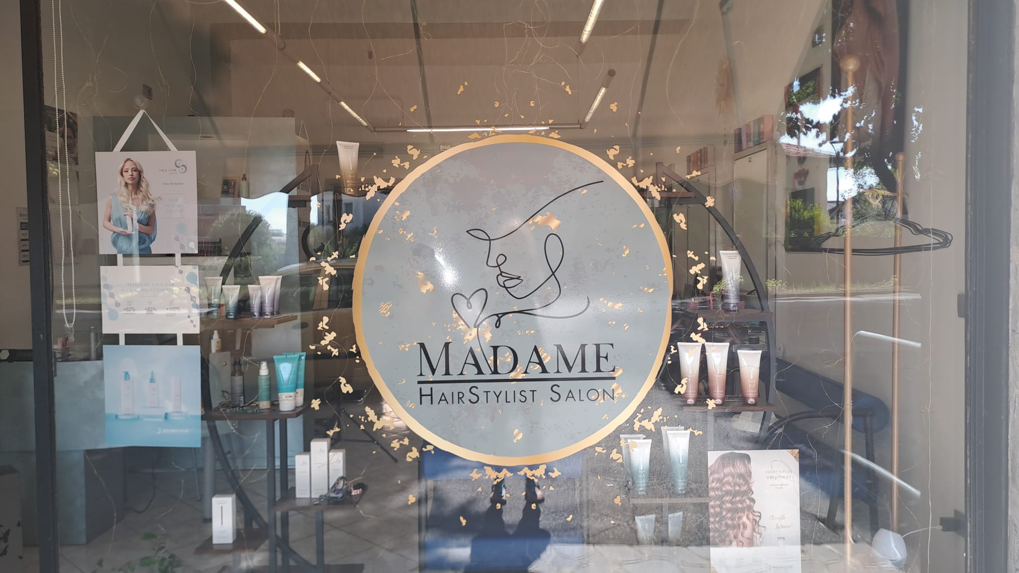 Esterno del salone Madame Hairstylist a Treviglio